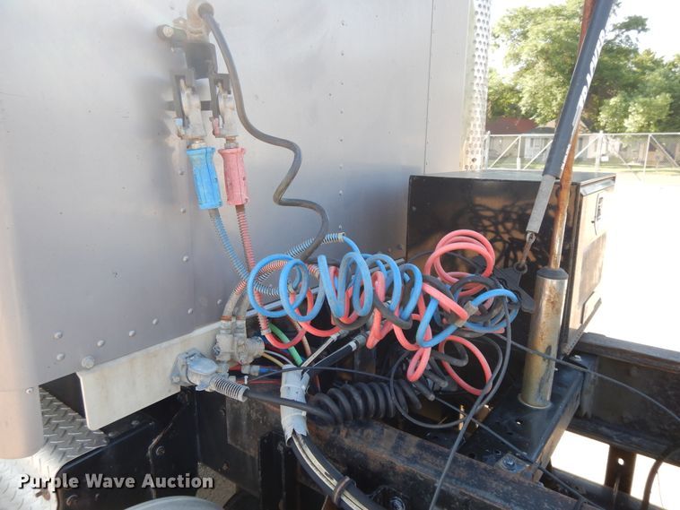 image for item DJ3254 1998 Kenworth T800  semi truck