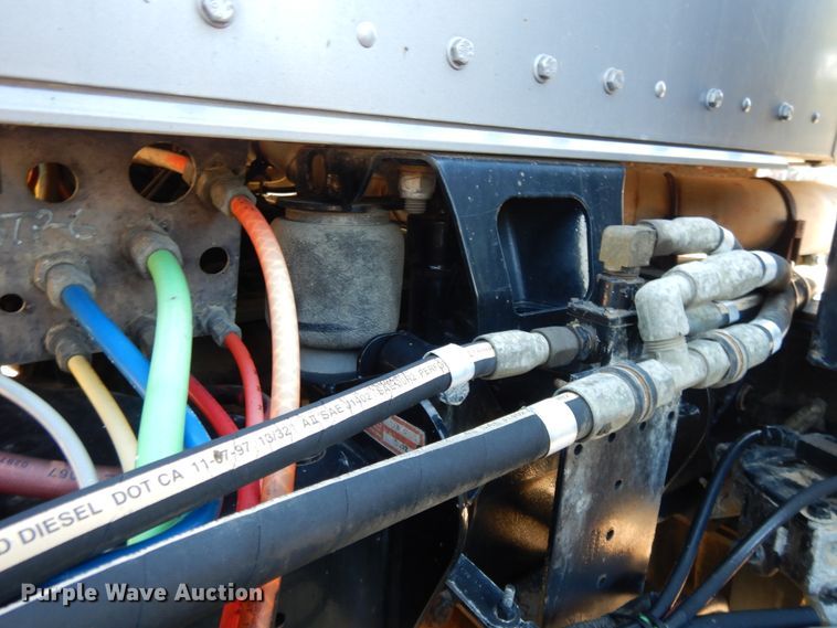 image for item DJ3254 1998 Kenworth T800  semi truck