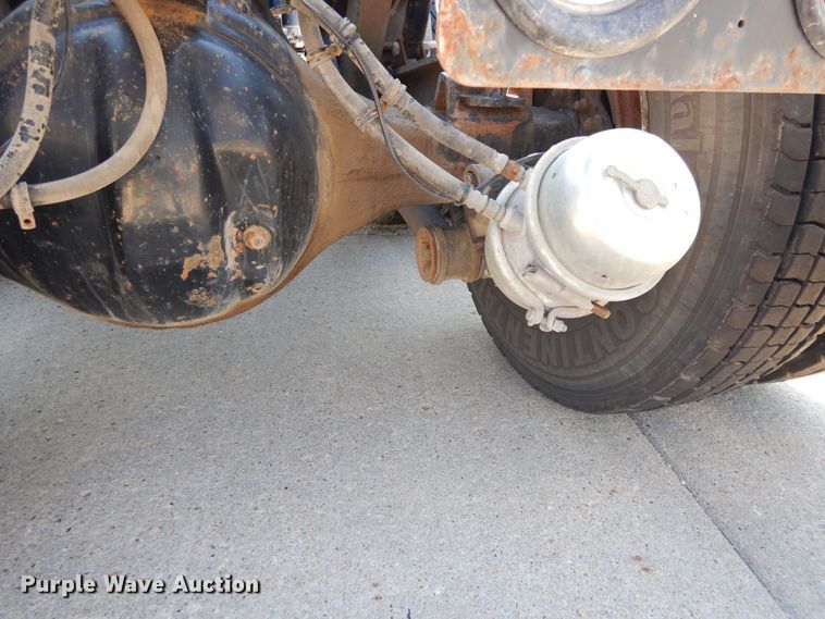 image for item DJ3254 1998 Kenworth T800  semi truck