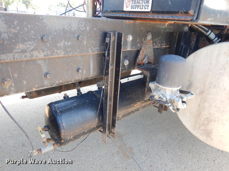 image for item DJ3254 1998 Kenworth T800  semi truck