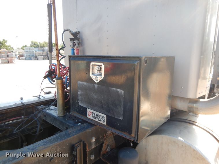 image for item DJ3254 1998 Kenworth T800  semi truck