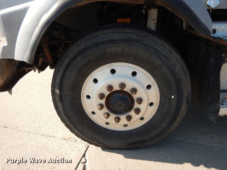 image for item DJ3254 1998 Kenworth T800  semi truck