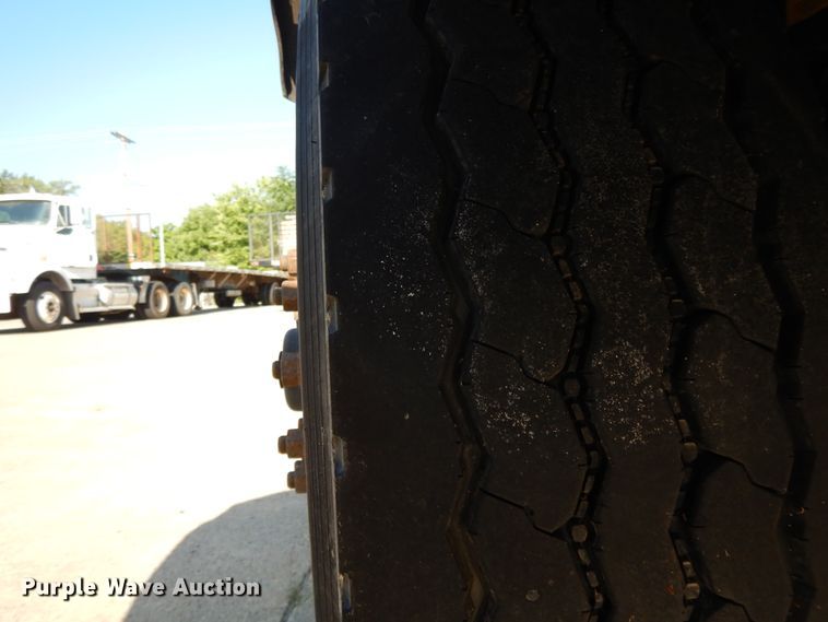 image for item DJ3254 1998 Kenworth T800  semi truck