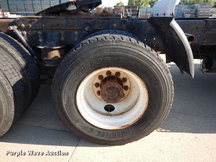 image for item DJ3254 1998 Kenworth T800  semi truck