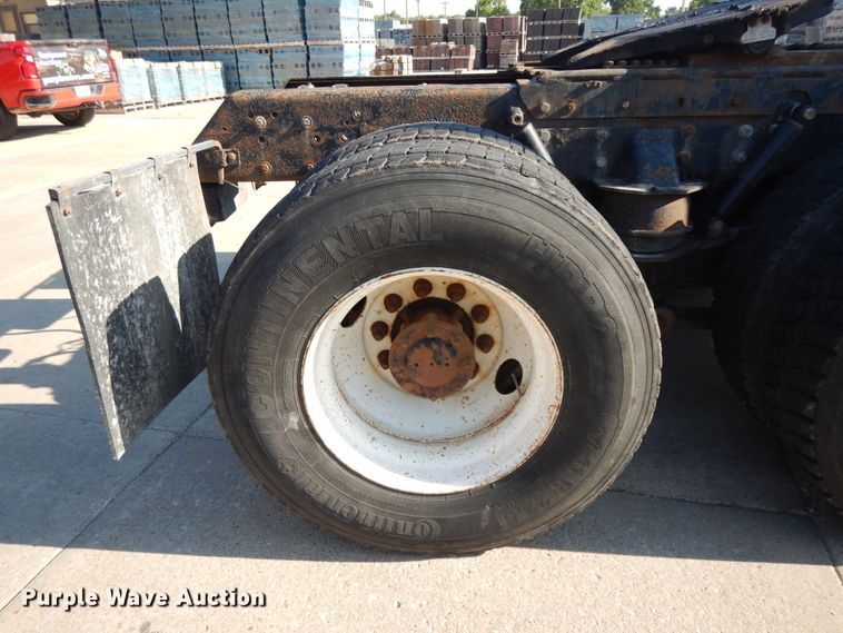 image for item DJ3254 1998 Kenworth T800  semi truck