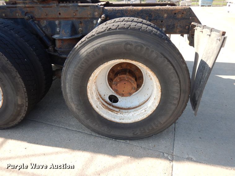 image for item DJ3254 1998 Kenworth T800  semi truck