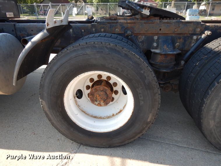 image for item DJ3254 1998 Kenworth T800  semi truck