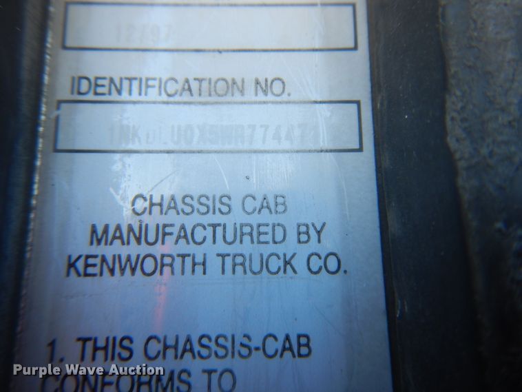 image for item DJ3254 1998 Kenworth T800  semi truck