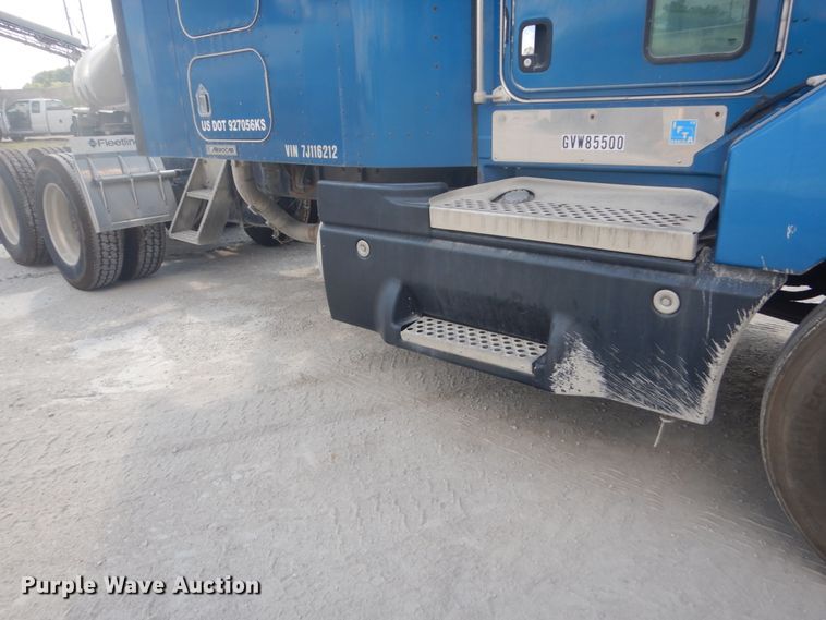 image for item DJ3448 2007 Kenworth T600  semi truck