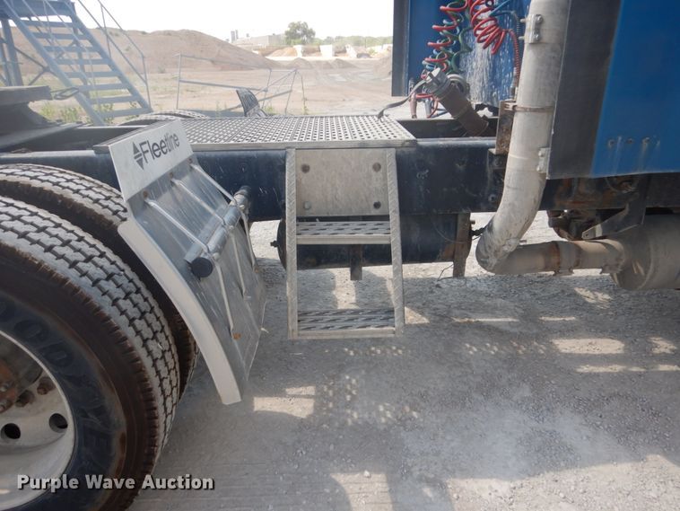 image for item DJ3448 2007 Kenworth T600  semi truck