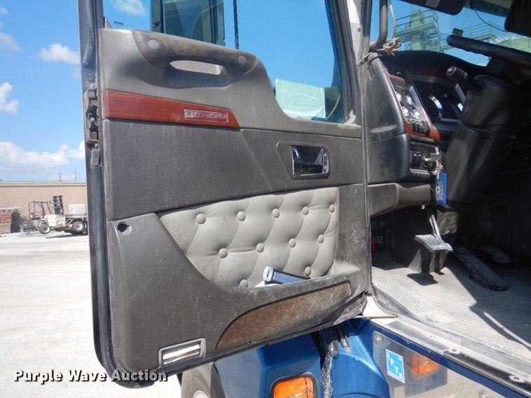 image for item DJ3448 2007 Kenworth T600  semi truck