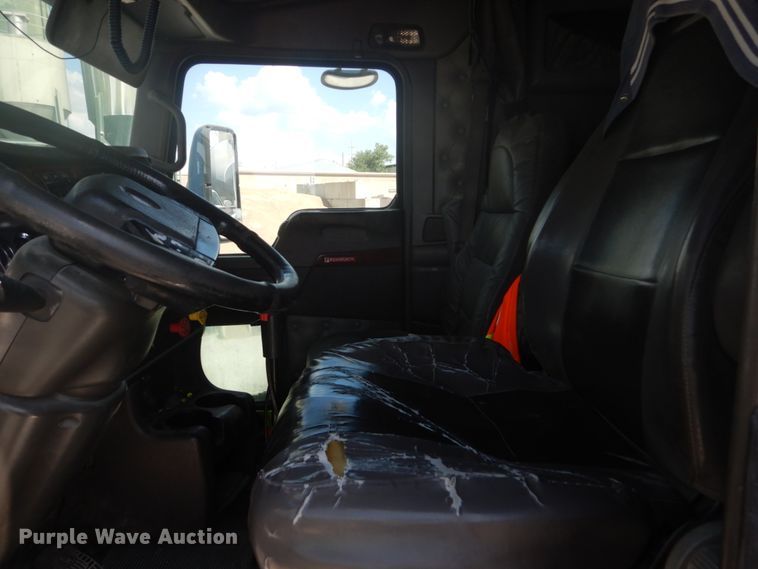 image for item DJ3448 2007 Kenworth T600  semi truck