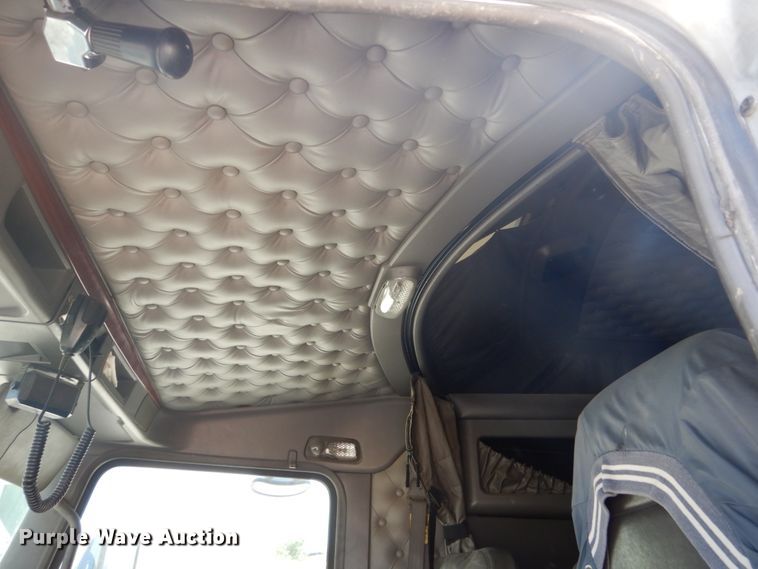 image for item DJ3448 2007 Kenworth T600  semi truck