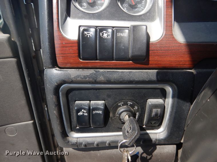 image for item DJ3448 2007 Kenworth T600  semi truck