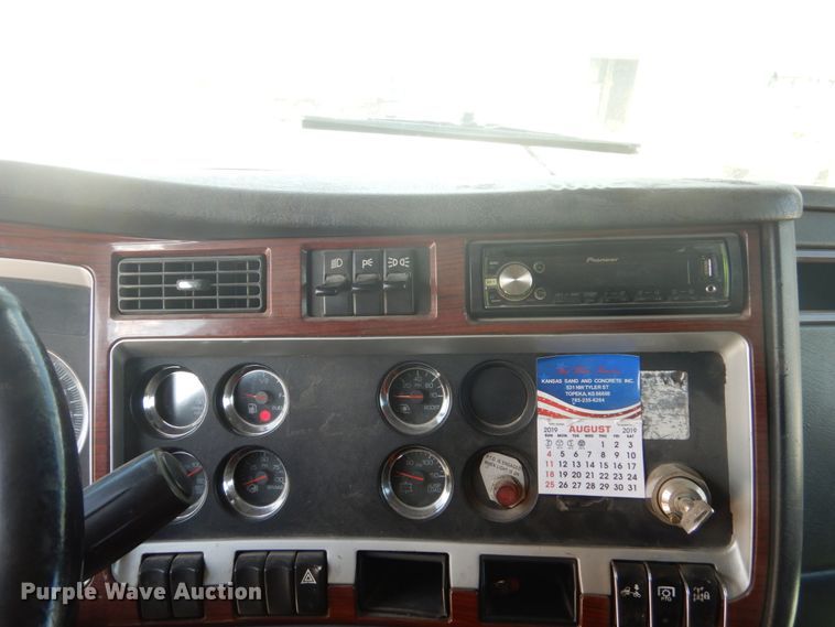 image for item DJ3448 2007 Kenworth T600  semi truck