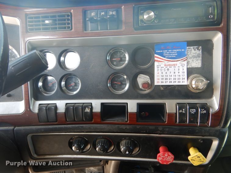 image for item DJ3448 2007 Kenworth T600  semi truck