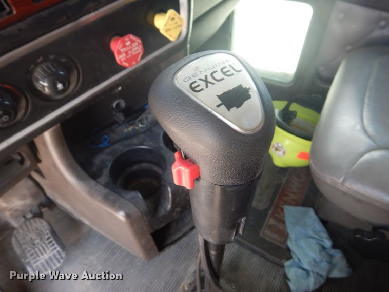 image for item DJ3448 2007 Kenworth T600  semi truck