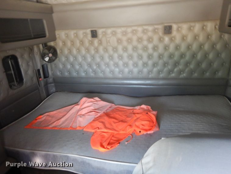 image for item DJ3448 2007 Kenworth T600  semi truck