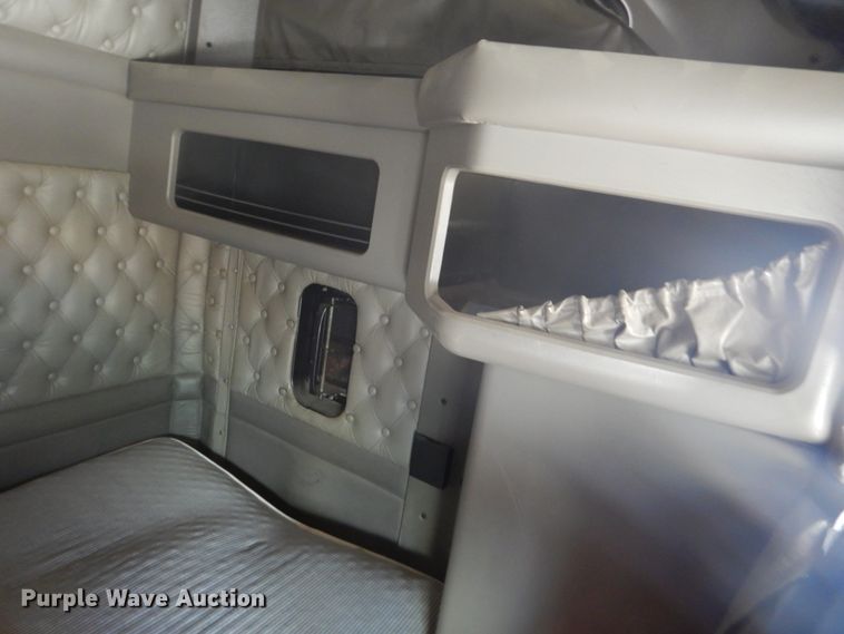 image for item DJ3448 2007 Kenworth T600  semi truck