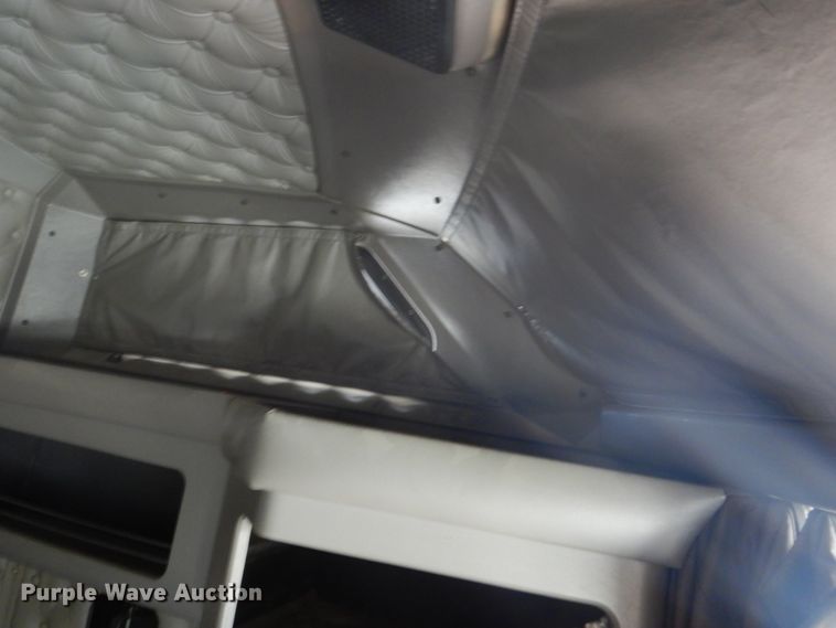 image for item DJ3448 2007 Kenworth T600  semi truck