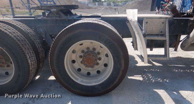 image for item DJ3448 2007 Kenworth T600  semi truck