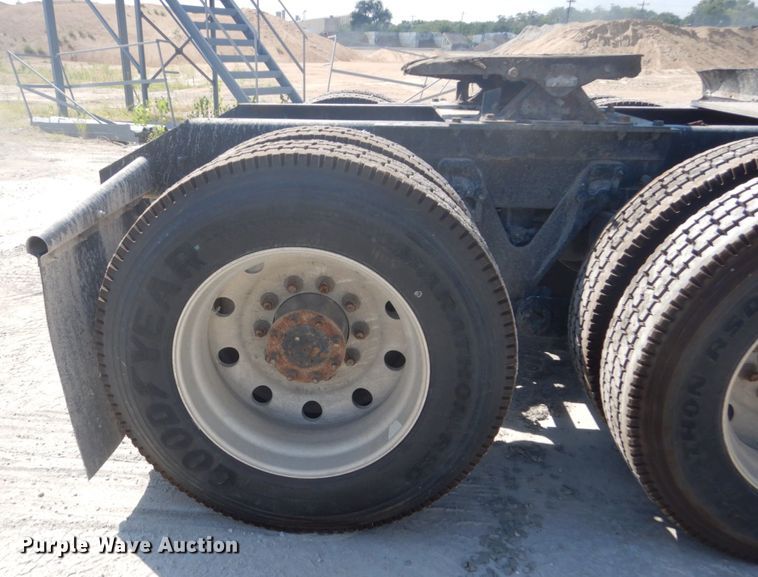 image for item DJ3448 2007 Kenworth T600  semi truck