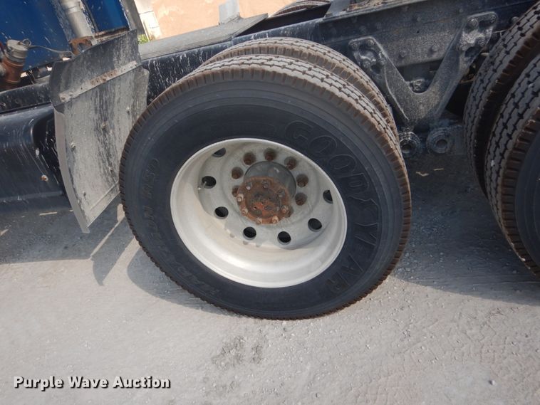 image for item DJ3448 2007 Kenworth T600  semi truck