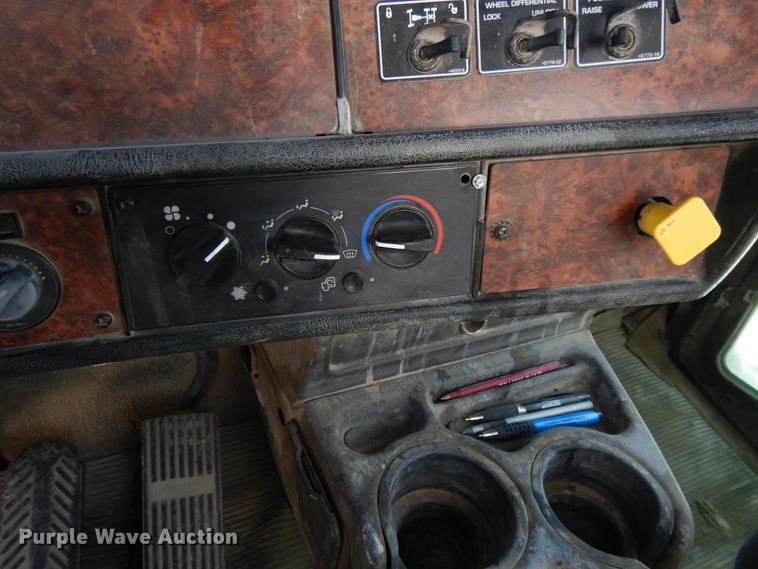 image for item DJ3459 2005 Kenworth W900  ready mix truck