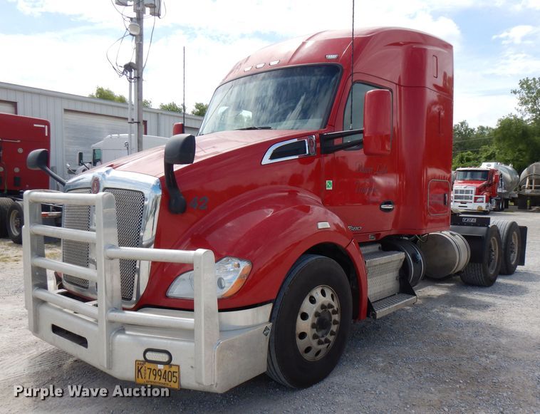 image for item FN9279 2016 Kenworth T680  semi truck