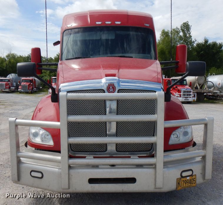 image for item FN9279 2016 Kenworth T680  semi truck