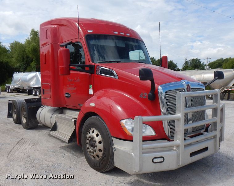 image for item FN9279 2016 Kenworth T680  semi truck