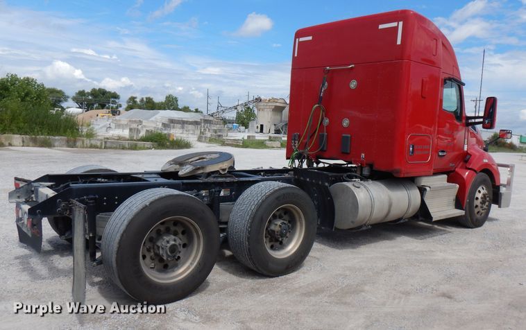 image for item FN9279 2016 Kenworth T680  semi truck