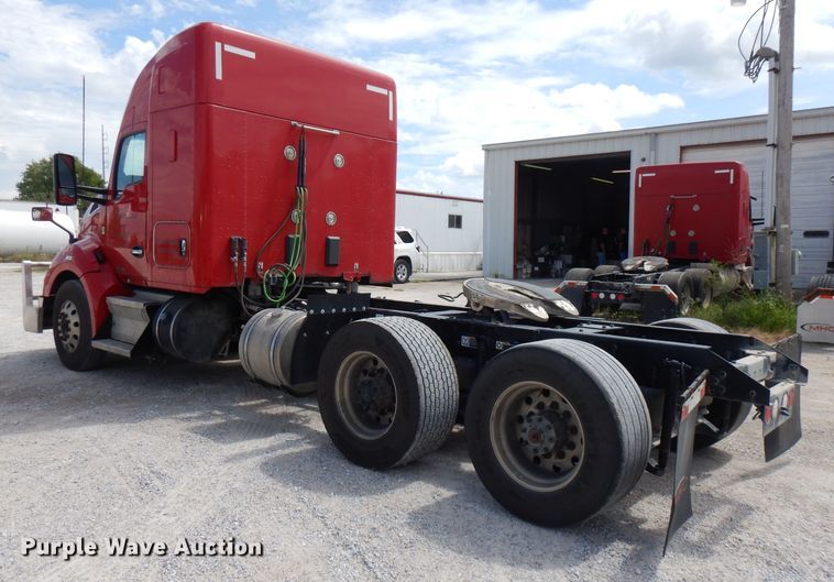 image for item FN9279 2016 Kenworth T680  semi truck