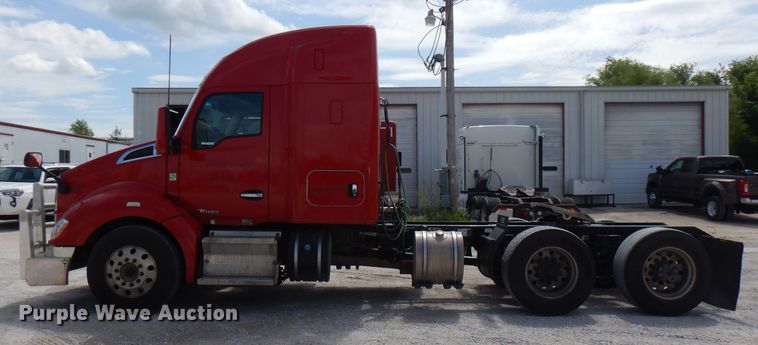 image for item FN9279 2016 Kenworth T680  semi truck