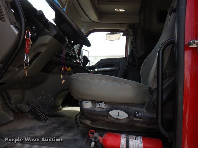 image for item FN9279 2016 Kenworth T680  semi truck