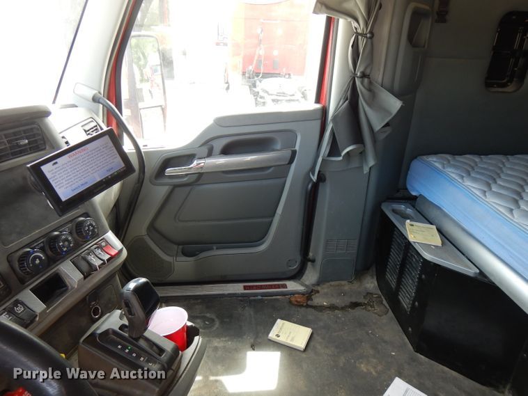 image for item FN9279 2016 Kenworth T680  semi truck