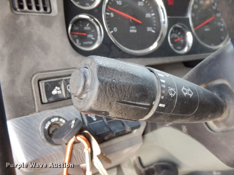 image for item FN9279 2016 Kenworth T680  semi truck