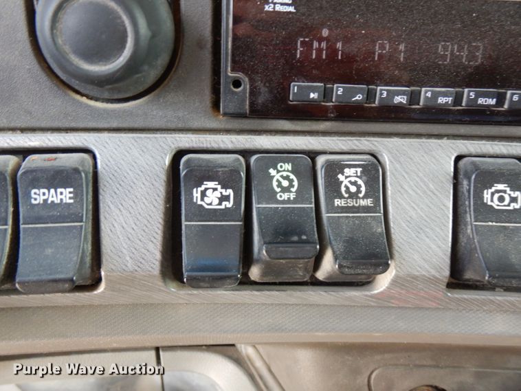 image for item FN9279 2016 Kenworth T680  semi truck