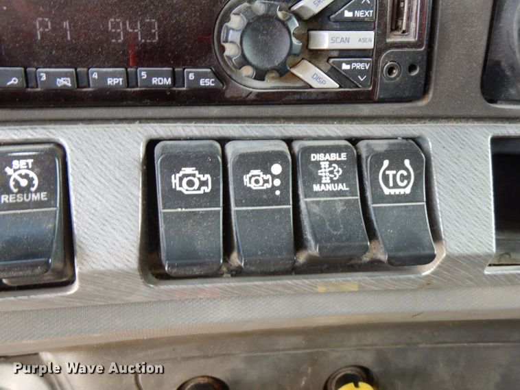 image for item FN9279 2016 Kenworth T680  semi truck