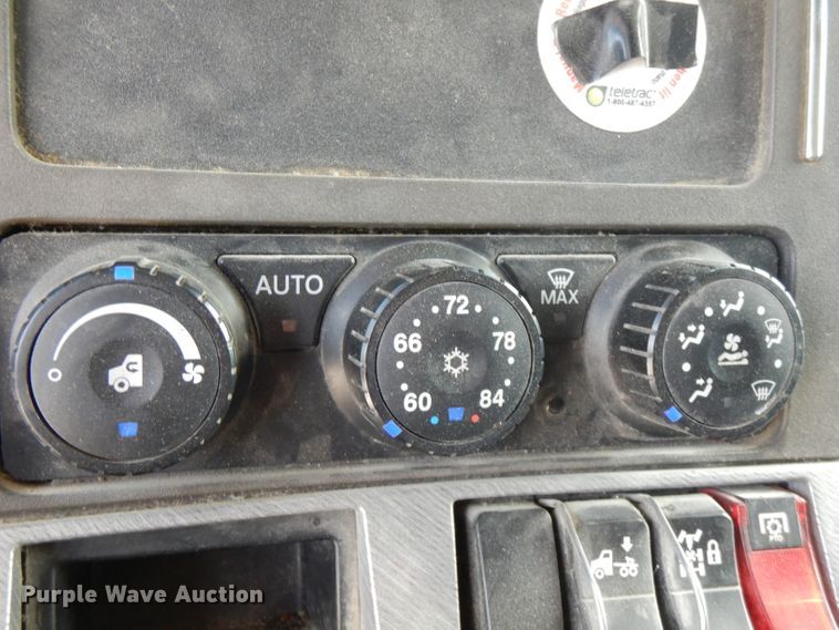 image for item FN9279 2016 Kenworth T680  semi truck