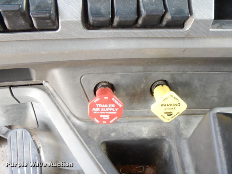 image for item FN9279 2016 Kenworth T680  semi truck