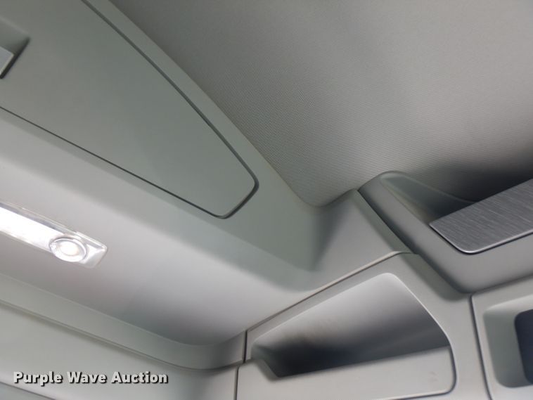 image for item FN9279 2016 Kenworth T680  semi truck