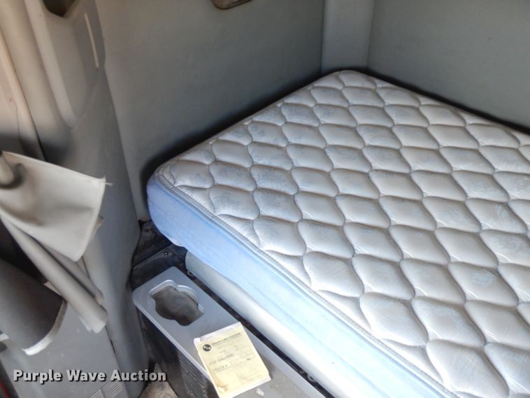 image for item FN9279 2016 Kenworth T680  semi truck