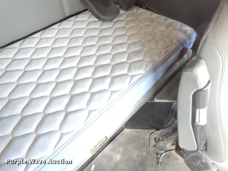 image for item FN9279 2016 Kenworth T680  semi truck