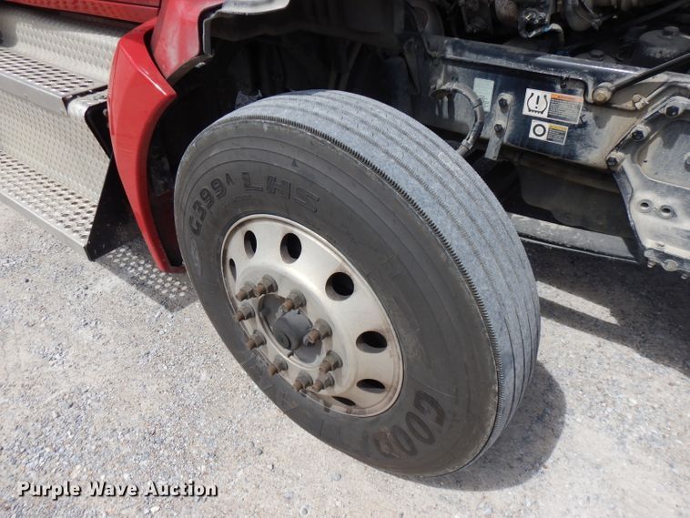 image for item FN9279 2016 Kenworth T680  semi truck