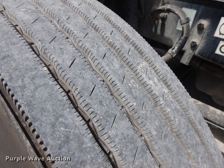 image for item FN9279 2016 Kenworth T680  semi truck