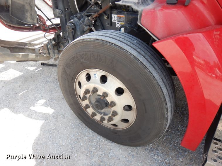 image for item FN9279 2016 Kenworth T680  semi truck