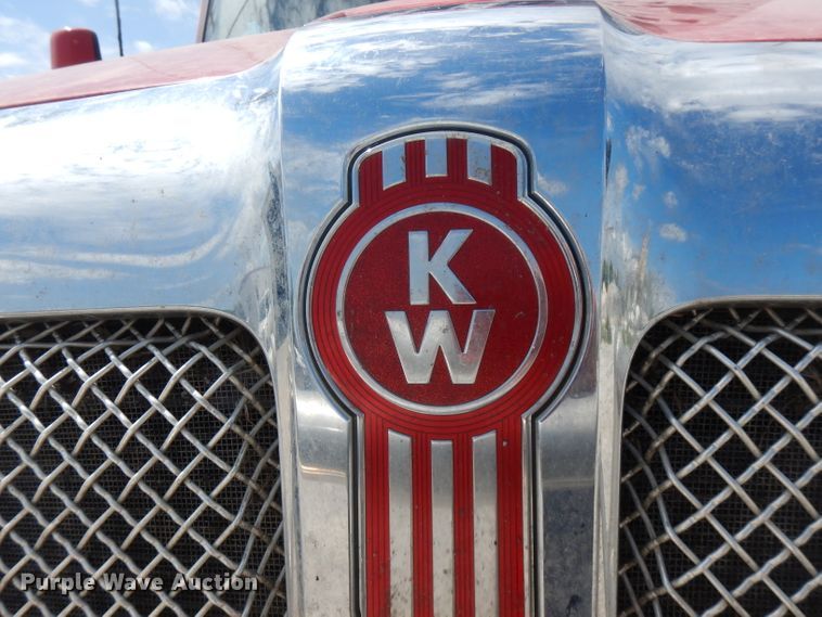 image for item FN9279 2016 Kenworth T680  semi truck