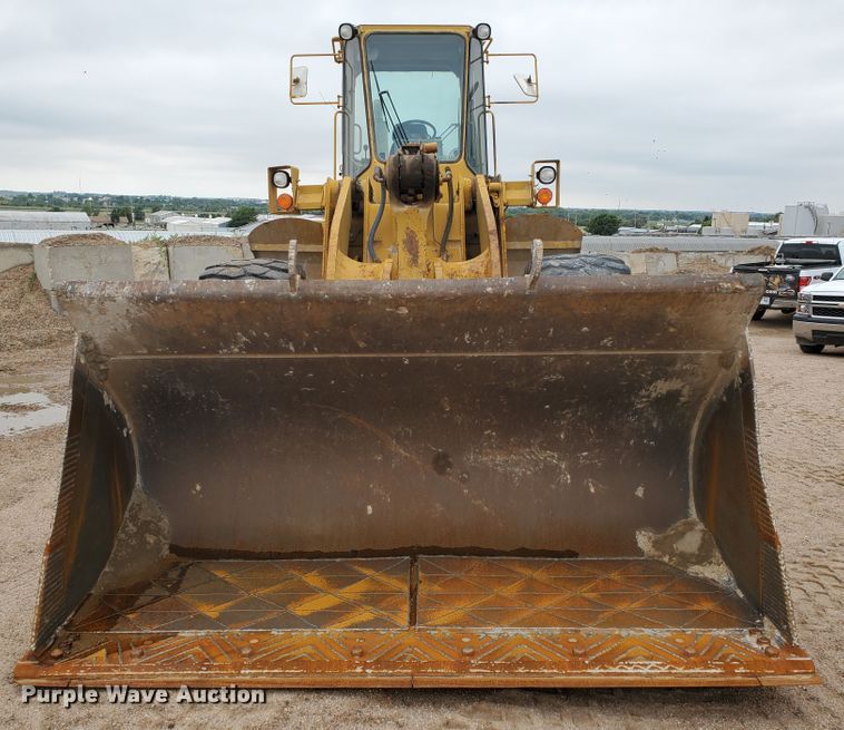 image for item GM9263 1994 John Deere 744E  wheel loader