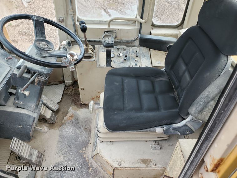 image for item GM9263 1994 John Deere 744E  wheel loader